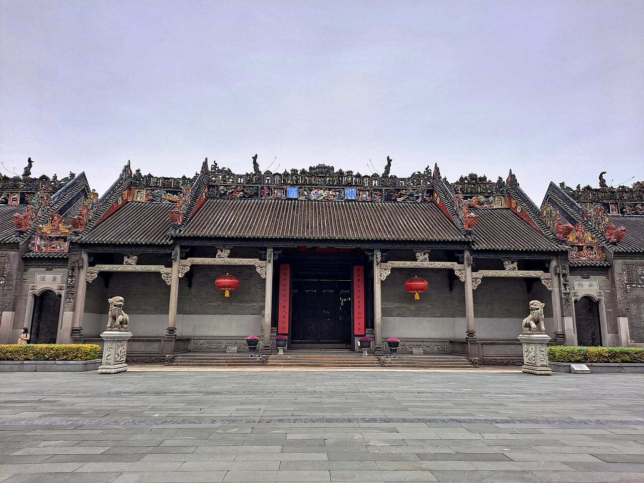 岭南旧城的门窗成为通往下一幕的入口